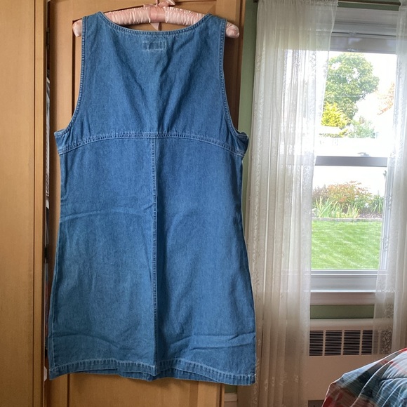 Fresno denim jumper with 2 buttons on either side. 2 front pockets. Size M - Picture 2 of 10